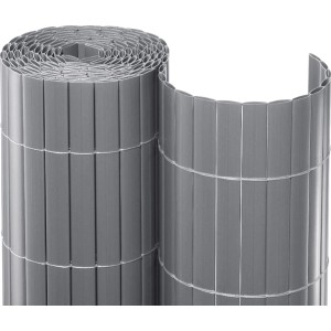 Gerollte, silberne PVC Sichtschutzmatte (180x300cm) für Garten, Balkon und Terrasse.