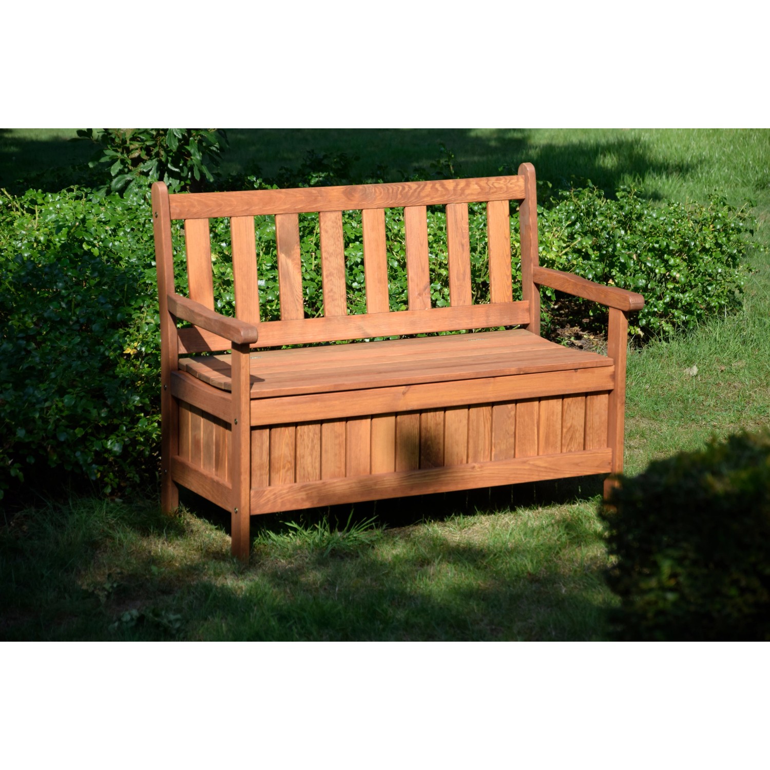 Braune Dobar Gartenbank aus geöltem Kiefernholz mit Stauraum für 2 Personen.