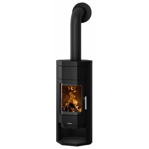 Schwarzer Justus Usedom W+ Kaminofen aus Stahl mit Holzfeuer und Rauchrohr.