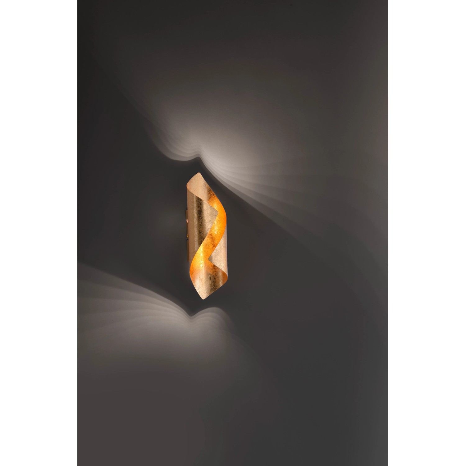 Goldene LED-Wandleuchte Nevis von Paul Neuhaus, modernes Design für Innenräume.