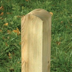 Druckimprägnierter Vierkant-Zaunpfahl mit Rundkopf, 9x9x180 cm, für Zaunbau & Sichtschutz.