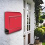 Edelstahl Briefkasten in Feuerrot mit Zeitungsfach, montiert an einer weißen Wand.