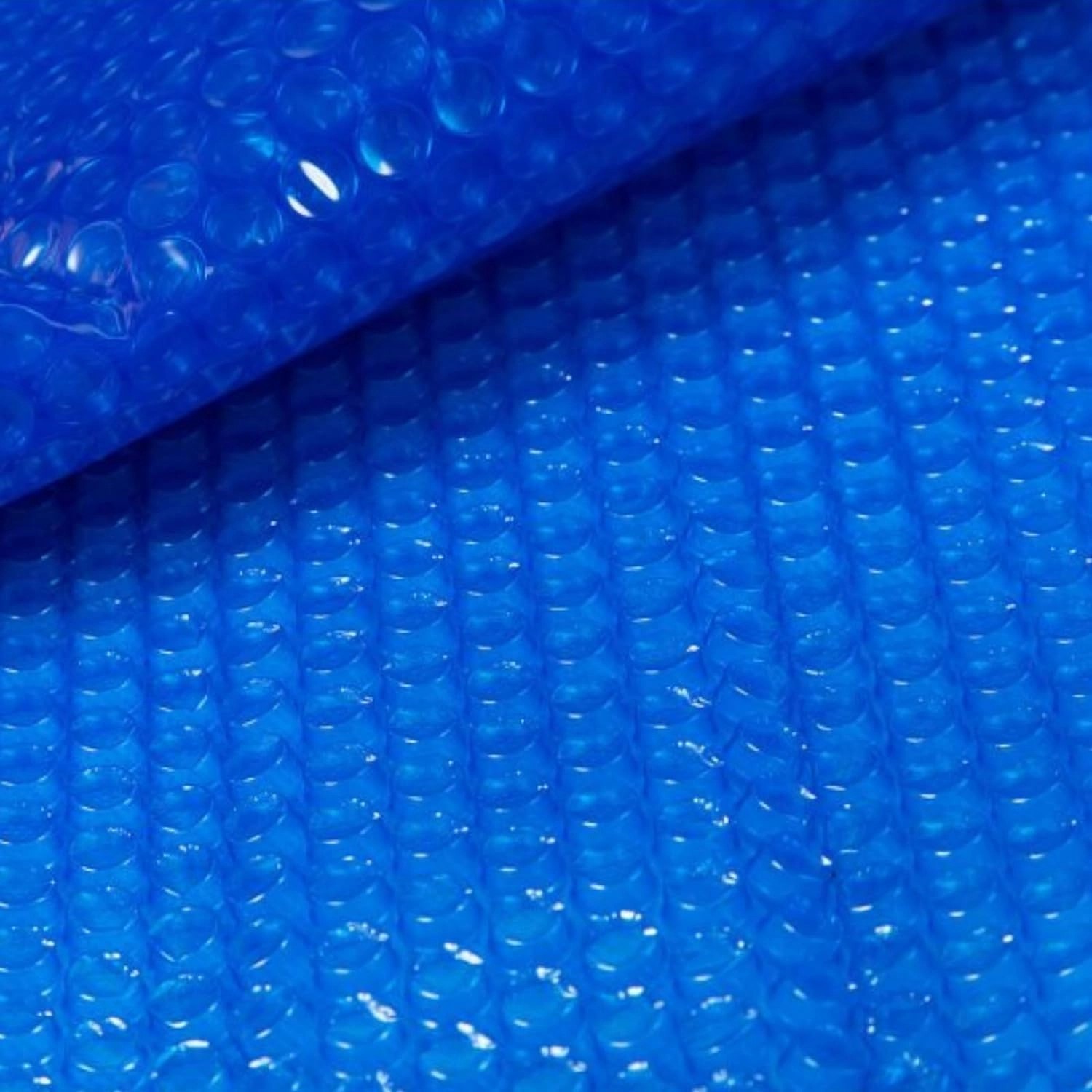 Blaue poolomio Solarplane 700x400 cm für Rechteckpools. Solarfolie mit Luftpolstern.