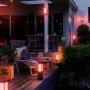 Philips Hue Impress: Schwarze LED-Wandleuchte mit Farbwechsel für Garten und Terrasse.