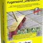Sack Weber Fugensand unkrautfrei 20kg, hellgrau, mit Besen auf Pflastersteinen. Unkrauthemmend für Pflasterfugen.