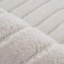 Detailansicht des elfenbeinfarbenen Lalee Teppich Comfort mit 3D Effekt Muster.