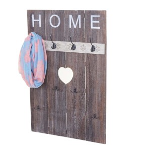 Wandgarderobe im Shabby-Look mit 8 Haken und Herz-Ausschnitt.