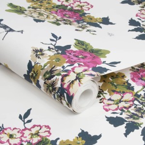 Joules Vliestapete Floral Crème mit Blumenmuster, Bienen und Vogel auf Creme Hintergrund.