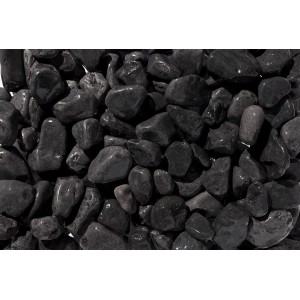 Nahaufnahme von glänzenden, schwarzen Marmor Zierkieseln (25-40mm) für Garten und Landschaft.