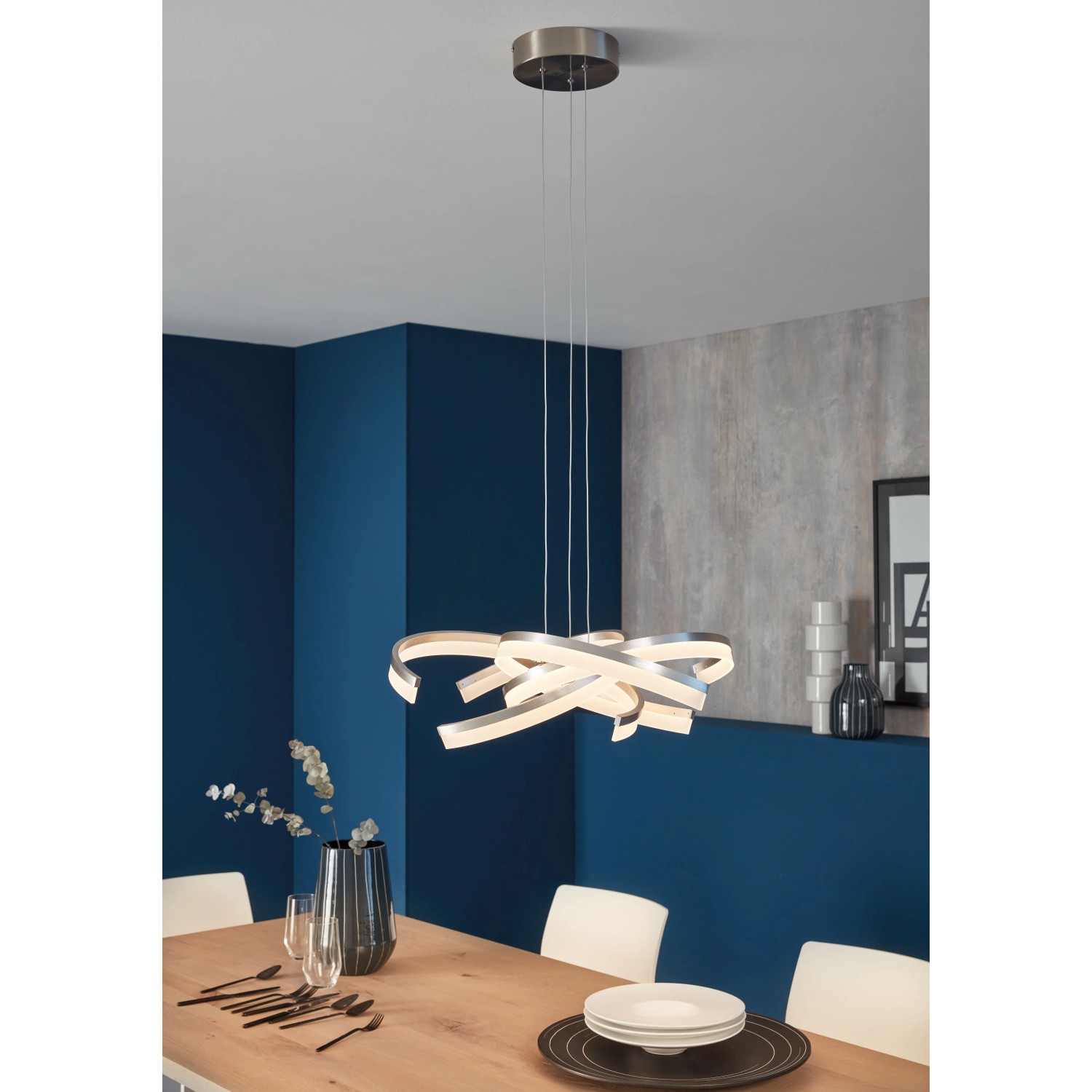 Moderne LED-Pendelleuchte Sund von Fischer & Honsel, weiß-nickel, 3400 lm, dimmbar.