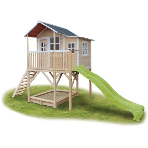 EXIT Loft 750 Holzspielhaus mit Rutsche, Sandkasten und Leiter in Naturholzoptik.