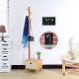 Echos Eco-450 Funkwetterstation mit Farbdisplay und Außensensor an der Wand.
