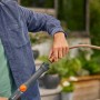 Gardena Cleansystem Teleskop-Stiel M-XL mit Gartenschlauch-Anschluss.