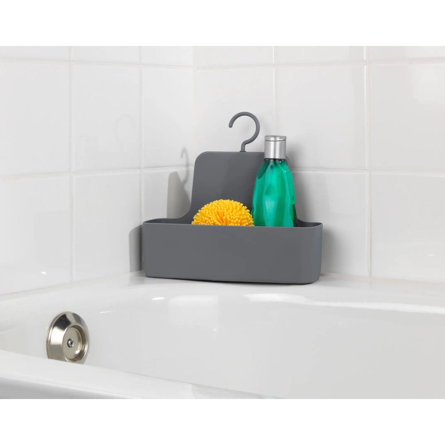 Wenko Duschcaddy Barcelona, anthrazitfarbener Hängekorb mit Duschgel und Schwamm in der Dusche.
