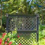 Anthrazitfarbener KHW Pflanzkasten mit Spalier (2-tlg.) im Garten, ideal für Rankpflanzen.