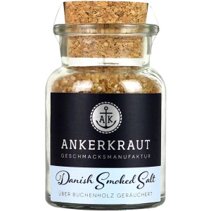 Ankerkraut Danish Smoked Salt im Glas mit Korkdeckel, ein Grillutensil.
