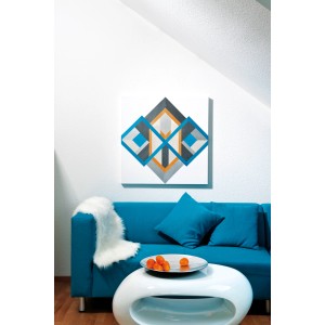 Wandgestaltung mit Marabu Metallic Kupfer Farbe. Geometrisches Muster über blauem Sofa.