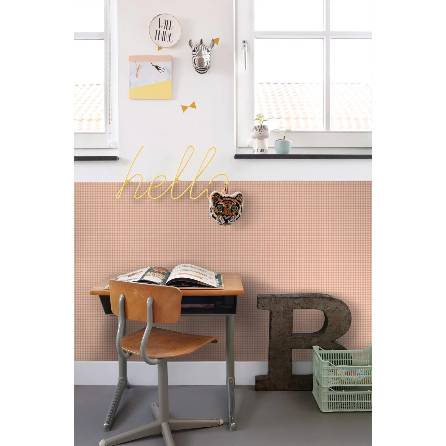 ESTAhome Vliestapete Karomuster Orange an einer Wand im Kinderzimmer. Dekorative Tapete.