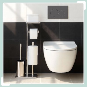 Freistehende Relaxdays WC-Garnitur aus silbernem Edelstahl mit Toilettenpapierhalter, WC-Bürste und Ablage im Bad.