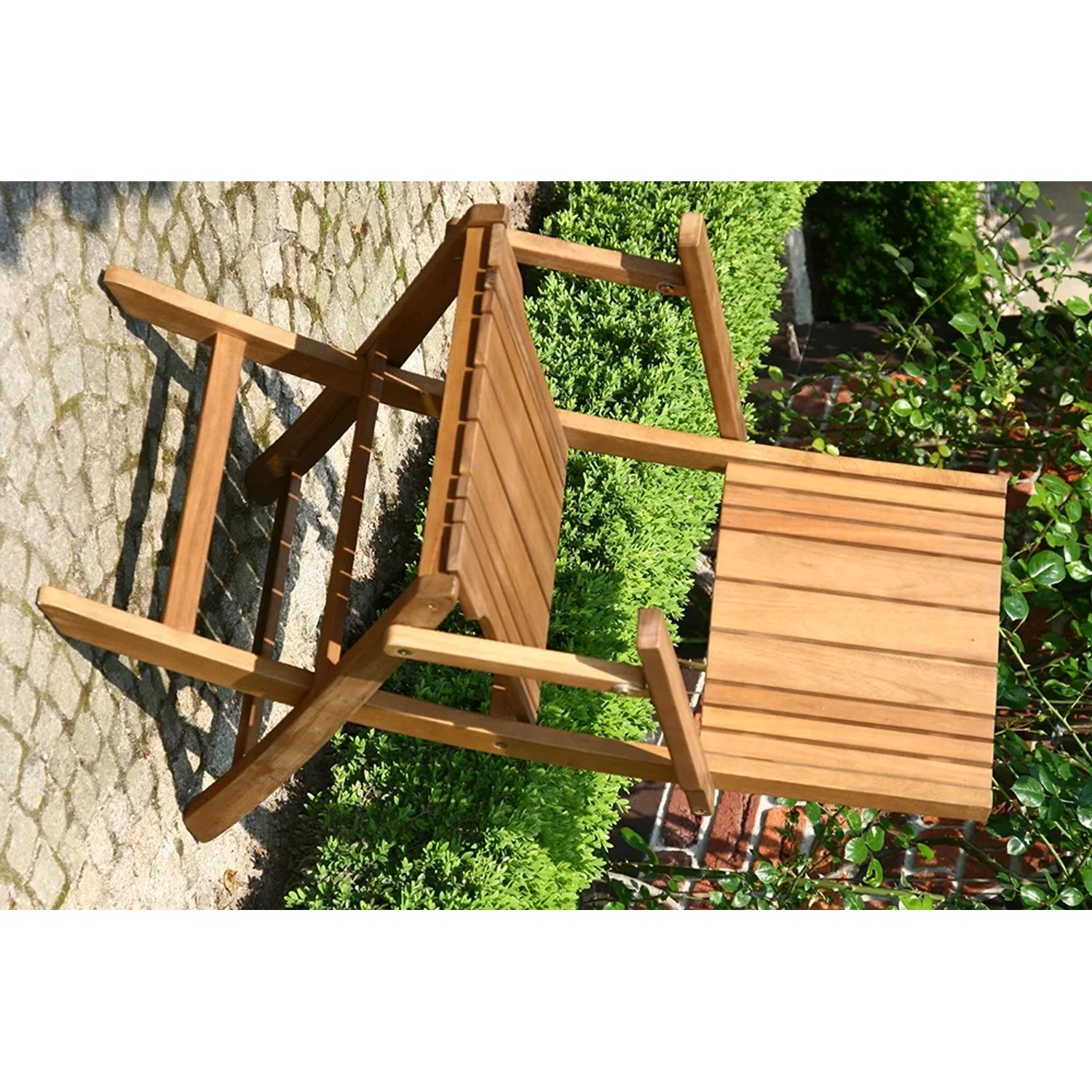Siena Garden Klappsessel Falun, beige, aus Akazienholz, zusammengeklappt. Gartenstuhl für Balkon und Terrasse.