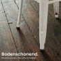 Silberner Metall-Barhocker Mason: Bodenschoner auf rustikalem Holzboden. Schützt den Fußboden.