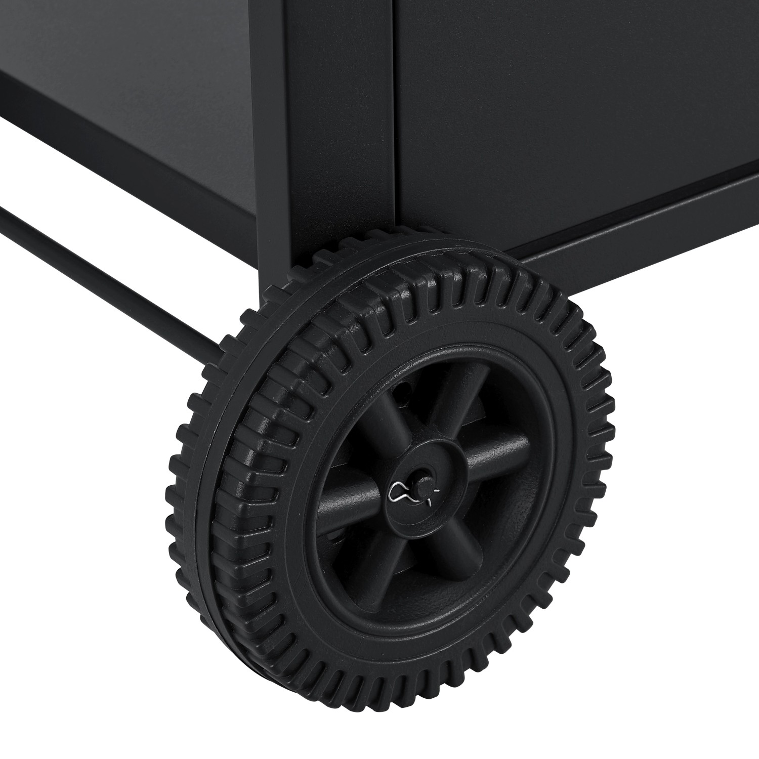 Detailaufnahme: Schwarzes Rad des El Fuego Gasgrills San Jose für einfachen Transport.