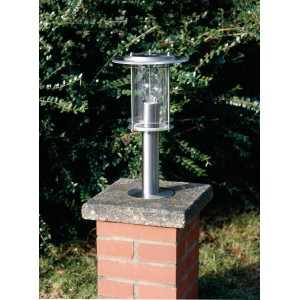 Moderne Brilliant Sockelleuchte York in Edelstahloptik für Garten, Terrasse oder Balkon.