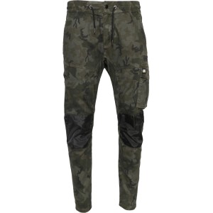 Cat Dynamic Arbeitshose in Camo-Optik mit Knieverstärkung und Cargotaschen.