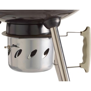 Detailaufnahme: Holzkohle Kugelgrill Cleveland, Ø 43 cm, mit Ascheauffangbehälter und Griff.