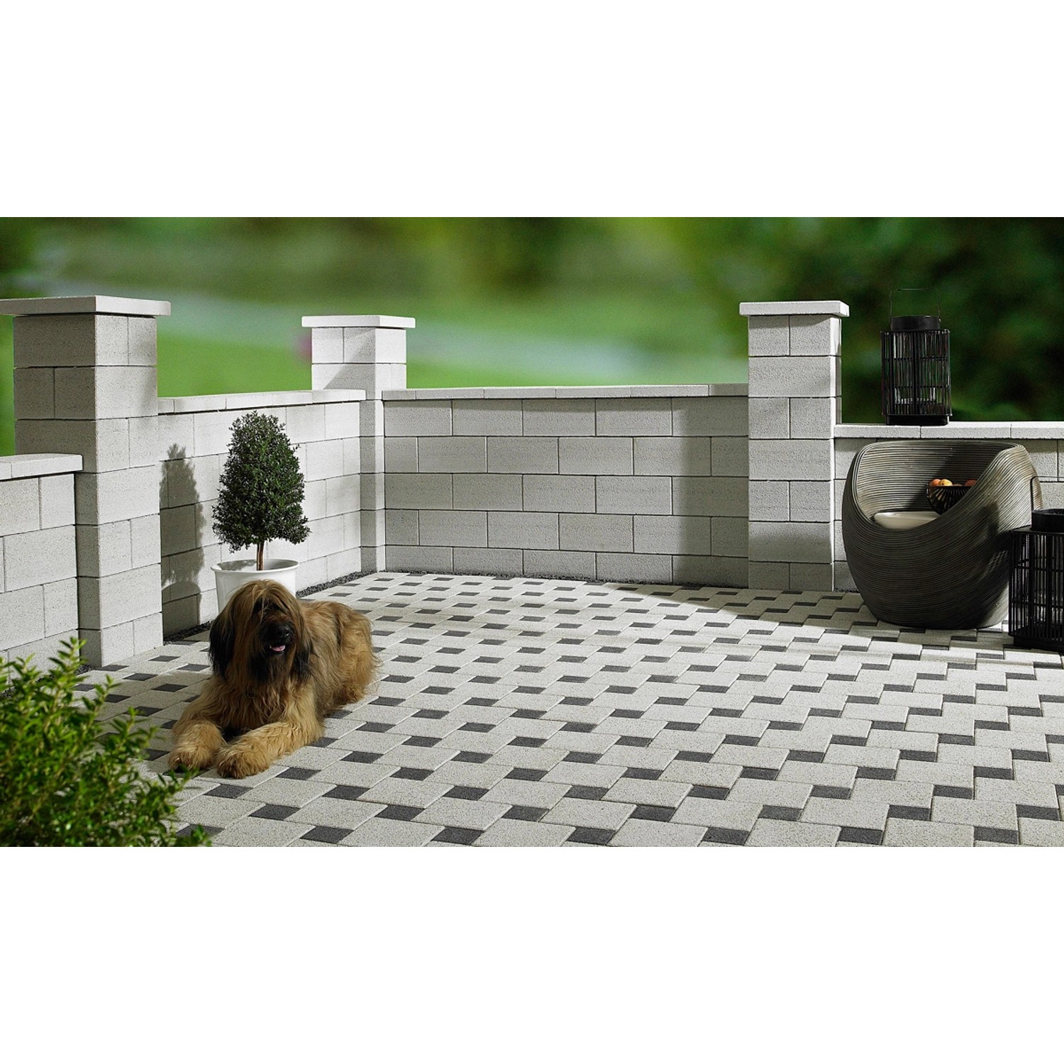 Gartenmauer Gomera Halbstein Weiß 20x20x20 cm als Grundstücksbegrenzung.