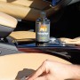 Dr. Wack A1 Lederpflege 250ml in Anwendung auf einem Autositz.
