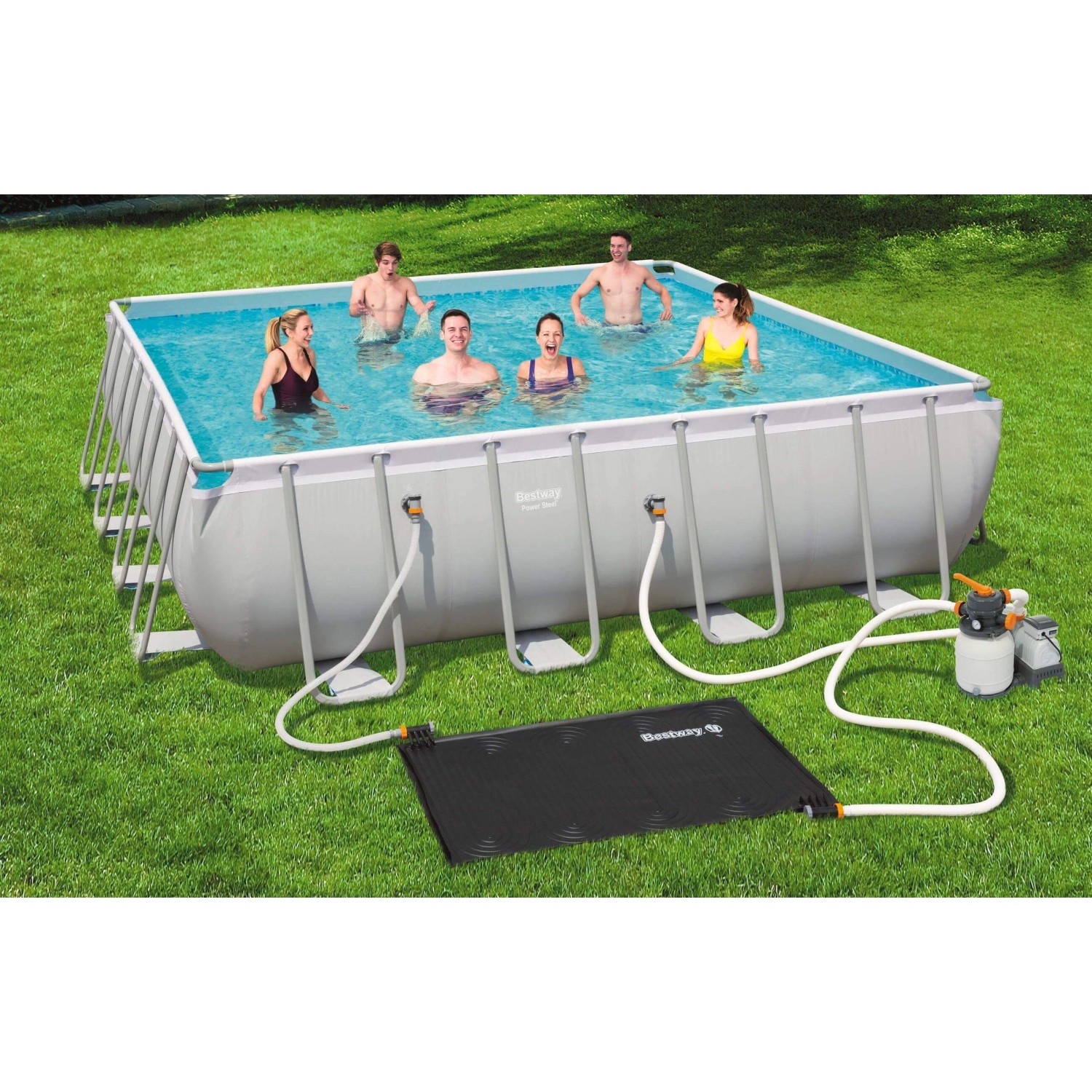 Bestway Solar Poolheizung 110x171cm mit Pool und Badegästen im Garten.