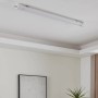 Weiße Eglo LED-Feuchtraumleuchte Slim mit Sensor, 149,5 cm, an Decke montiert.