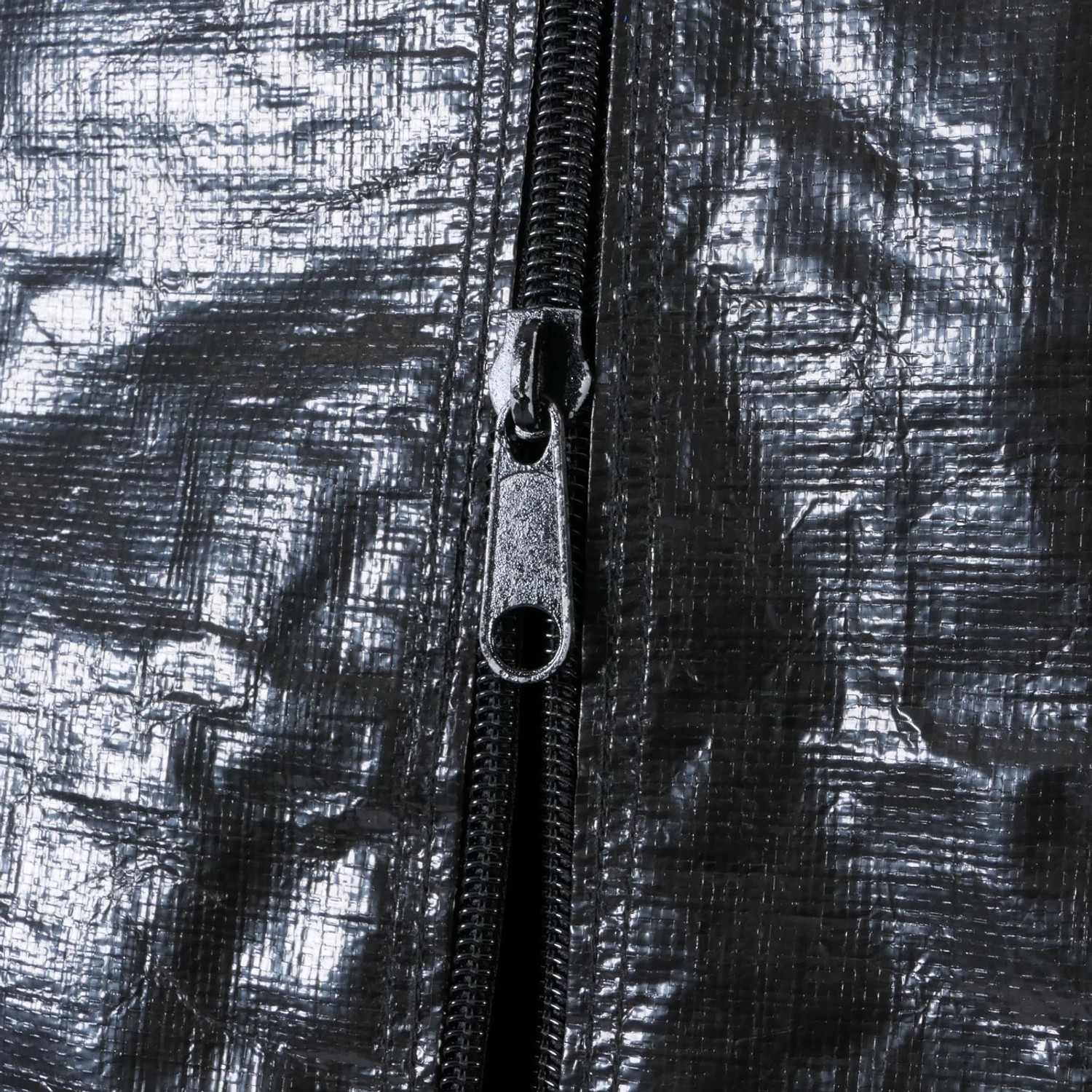 Detailaufnahme: Reißverschluss der anthrazitfarbenen MCW Fahrradgarage N61.