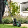 Bosch Akku-Grasschere AdvancedShear 18V-10 mit Verlängerung im Einsatz.