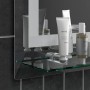 Detailaufnahme: Kleankin Badspiegel mit Glasablage und Badutensilien.