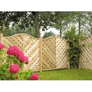 Grüner T & J Sichtschutzzaun Maxi-Diagonal-Krone, 180x180 cm, im Garten.