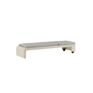 Weiße ebuy24 London Sonnenliege mit grauen Auflagen und Rollen. Gartenmöbel für entspannte Stunden.