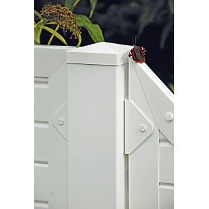 Weißer Kunststoffpfosten Lightline 9x9x150cm zum Einbetonieren mit Schmetterling.