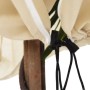 Detailaufnahme: Beige Wintervlies Pflanzenhülle mit Reißverschluss und Kordelzug.