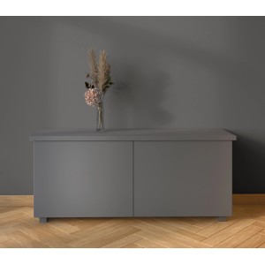 CREATE! by OBI Wandfarbe Lotta Schiefergrau matt auf grauer Wand mit Kommode und Dekoration.