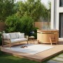 Holz-Badefass Bergen Ø 160 cm mit Ofen und Leiter im Garten.