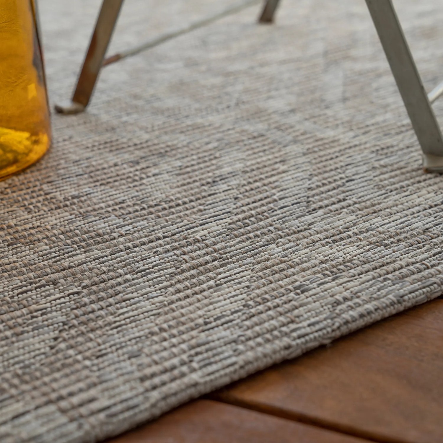 Detailansicht: Taupefarbener Obsession Teppich Nordic 872, geeignet für Innen- und Außenbereiche.