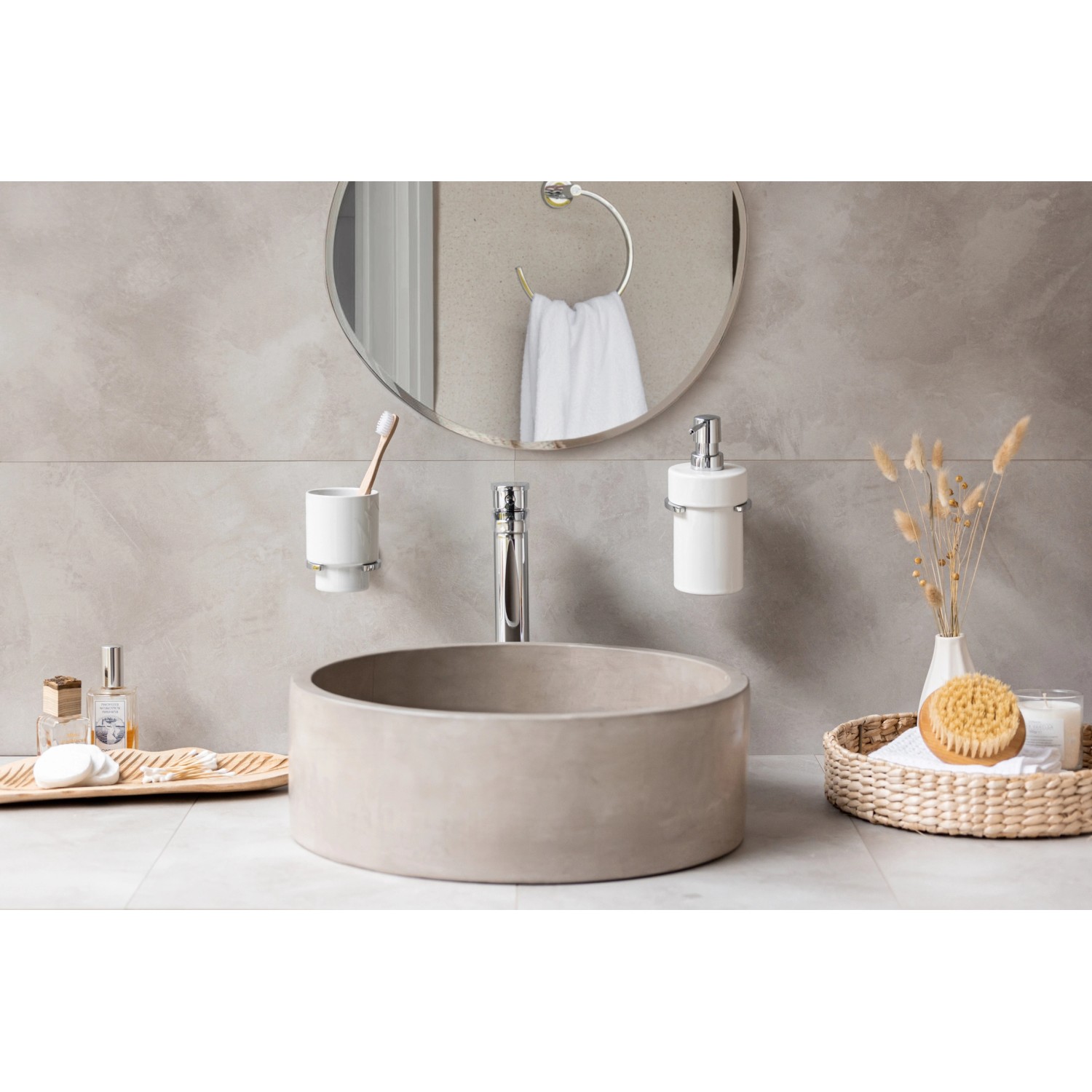 Wenko Zahnputzbecherhalter Isera, silber glänzend, mit weißem Keramikbecher und UV-Loc® Befestigung.