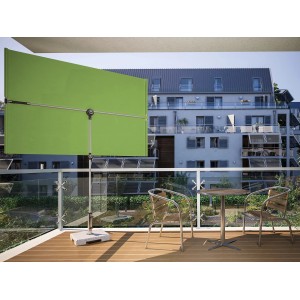 Grüner Doppler Balkonschirm (127x177 cm) mit Handöffner auf einem Balkon.