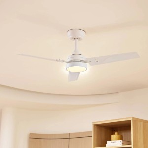 Weißer Lindby LED Deckenventilator Aerallo aus Metall mit integrierter Lampe für Wohnzimmer. Modernes Design.