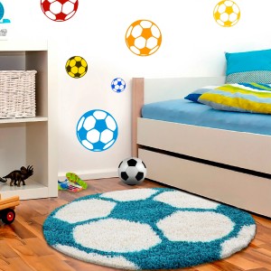 Türkiser, runder Kinderteppich in Fußballform, Ø 100 cm.