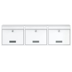 Basi Briefkasten Set, 3 weiße Stahl-Briefkästen für Mehrfamilienhäuser mit Namensschild und Einwurfschlitz.