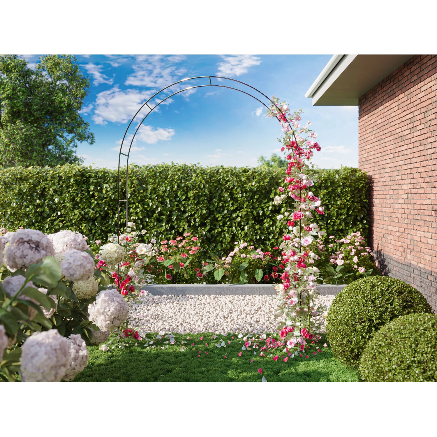 Schwarzer Rosenbogen aus Metall, 240 cm hoch, mit Rosen bepflanzt als Gartendekoration.