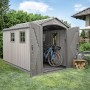 Offenes Lifetime Kunststoff-Gartenhaus Stella 4,55 m² mit Fahrrädern und Gartengeräten.